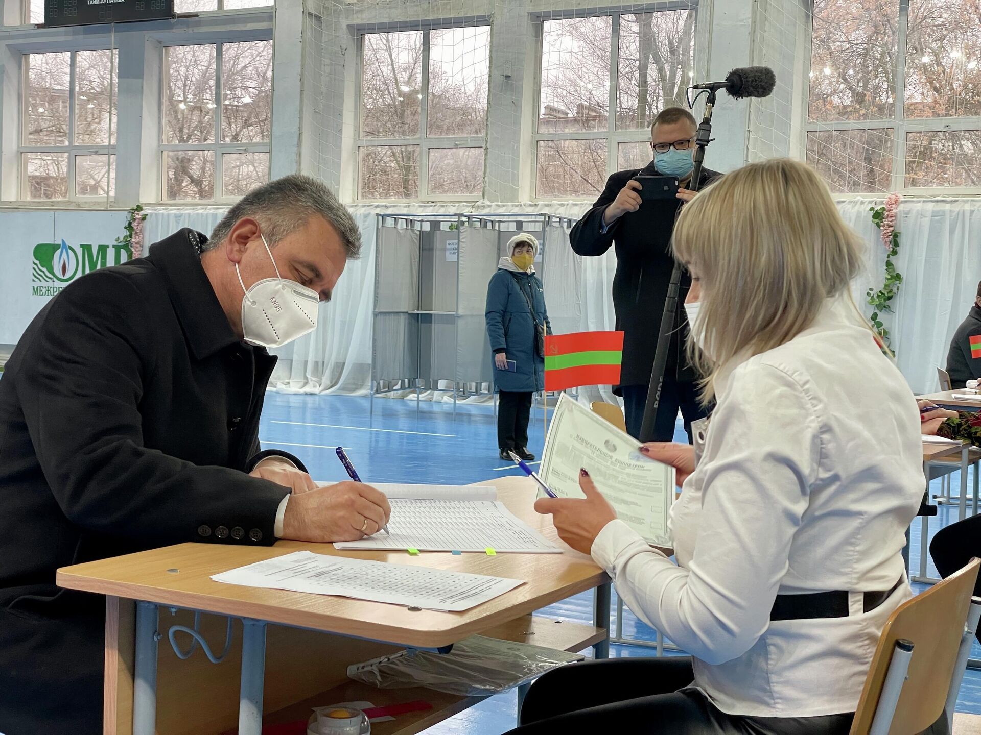 Лидер Приднестровья Красносельский проголосовал на выборах - Sputnik Молдова, 1920, 13.12.2021