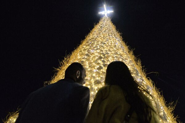 Необычная рождественская ель в христианском городе Бахдида, Ирак. - Sputnik Молдова