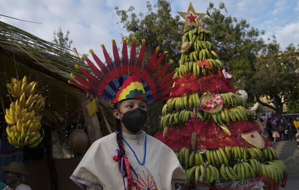 Рождественская елка из бананов в Ла-Пасе, Боливия. - Sputnik Молдова