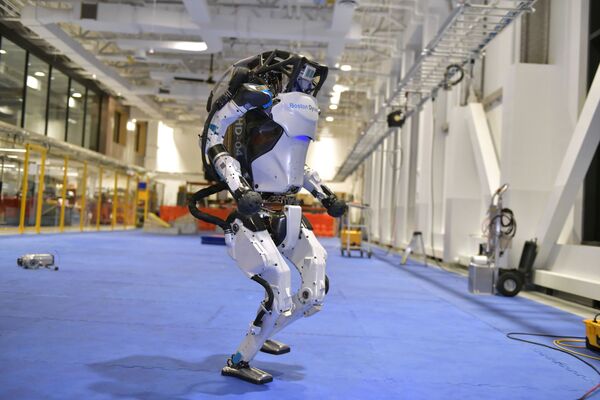Демонстрация робота Atlas от Boston Dynamics. - Sputnik Молдова