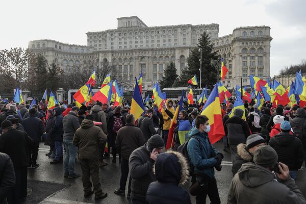 O mare de steaguri înconjoară Casa Poporului. - Sputnik Moldova-România