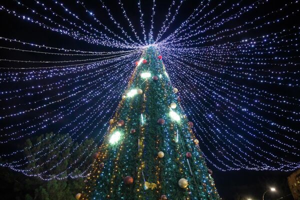 Încă un pom de Crăciun dansator - Sputnik Moldova