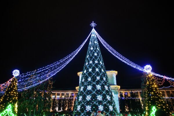 Principalul Pom de Crăciun din centrul Capitalei - Sputnik Moldova