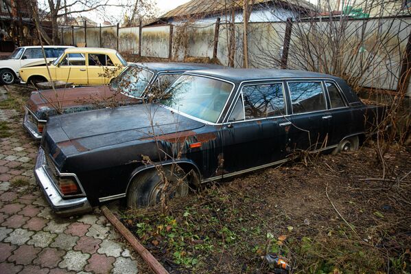 Deși au stat multă vreme în aer liber, automobilele „Ceakia” mai impresionează și astăzi  - Sputnik Moldova