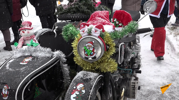 Деды Морозы на мотоциклах проехали по Кишиневу - Sputnik Молдова