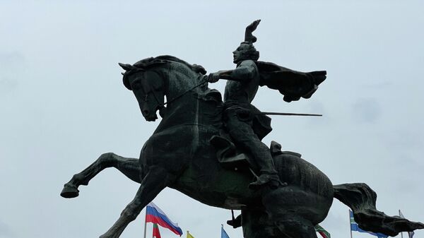 Памятник Суворову на центральной площади Тирасполя - Sputnik Молдова