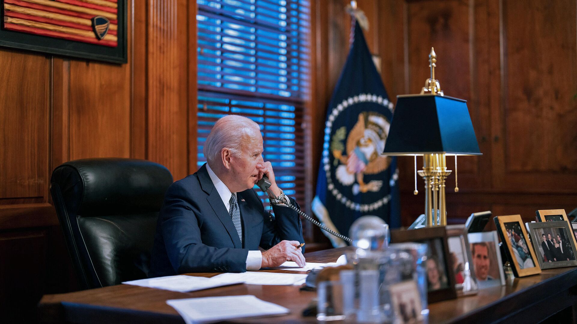 Joe Biden vorbește la Telefon cu Vladimir Putin - Sputnik Moldova, 1920, 03.01.2022