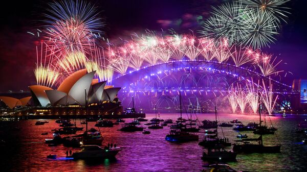 Portul Sydney în timpul focurilor de artificii de Anul Nou în Australia - Sputnik Moldova-România