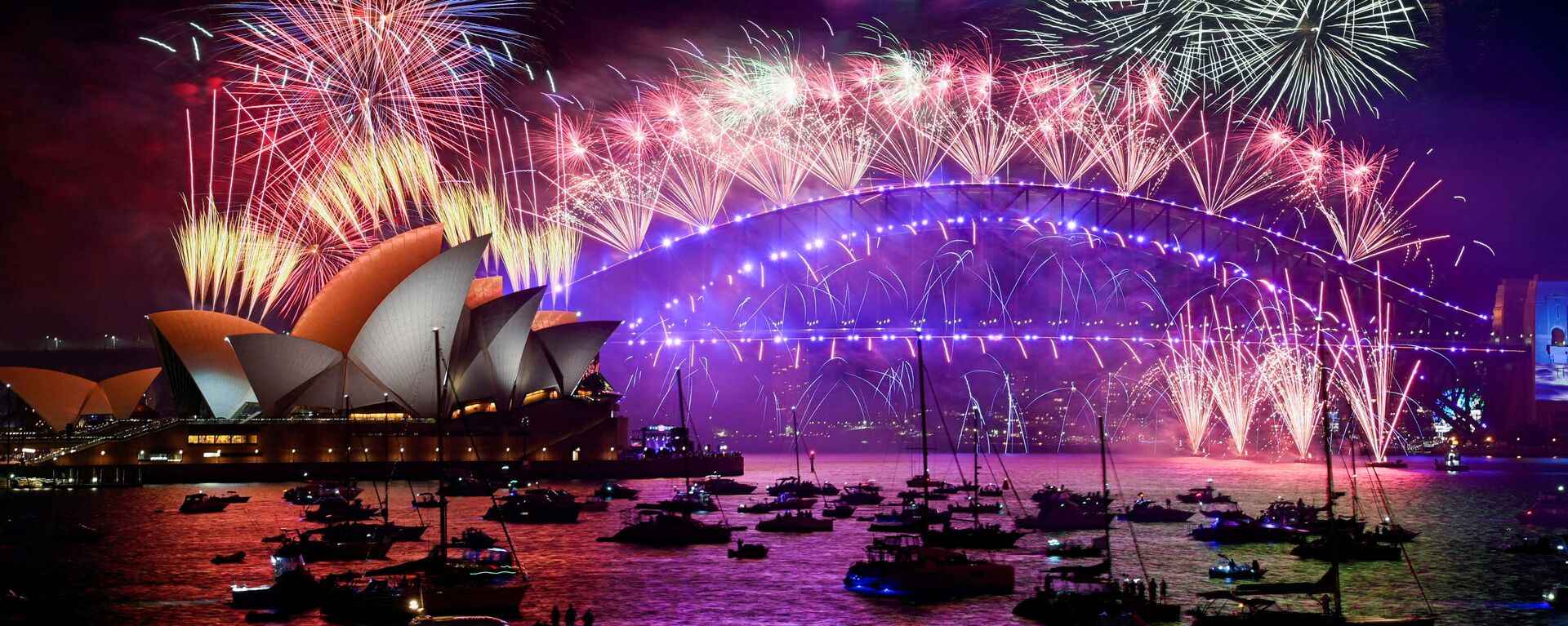 Portul Sydney în timpul focurilor de artificii de Anul Nou în Australia - Sputnik Moldova-România, 1920, 01.01.2022