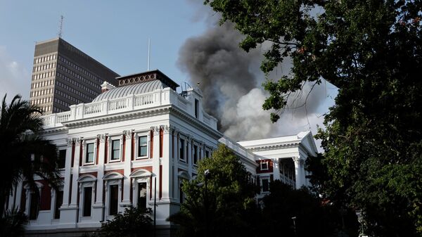 Clădirea Parlamentului, Cape Town, în flăcări - Sputnik Moldova-România
