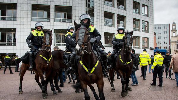 Сотрудники правоохранительных органов в Амстердаме - Sputnik Молдова