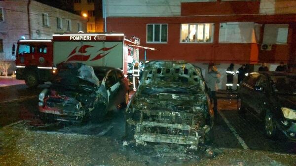 Машины, охваченные огнем в Кишиневе  - Sputnik Молдова