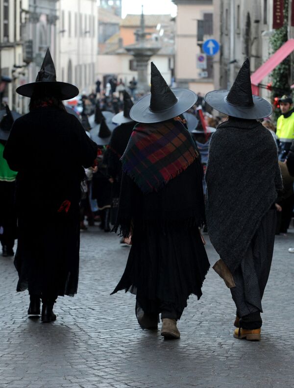 Участники традиционного парада в Италии. - Sputnik Молдова