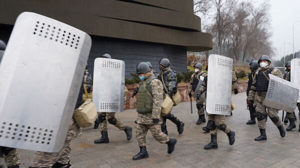 Полиция патрулирует улицы в Алматы - Sputnik Moldova-România