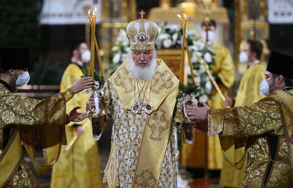 Patriarhul Kiril al Moscovei și al Întregii Rusii oficiază slujba Sfintei Liturghii în Ajunul de Crăciun în Catedrala Hristos Mântuitorul din Moscova. - Sputnik Moldova-România
