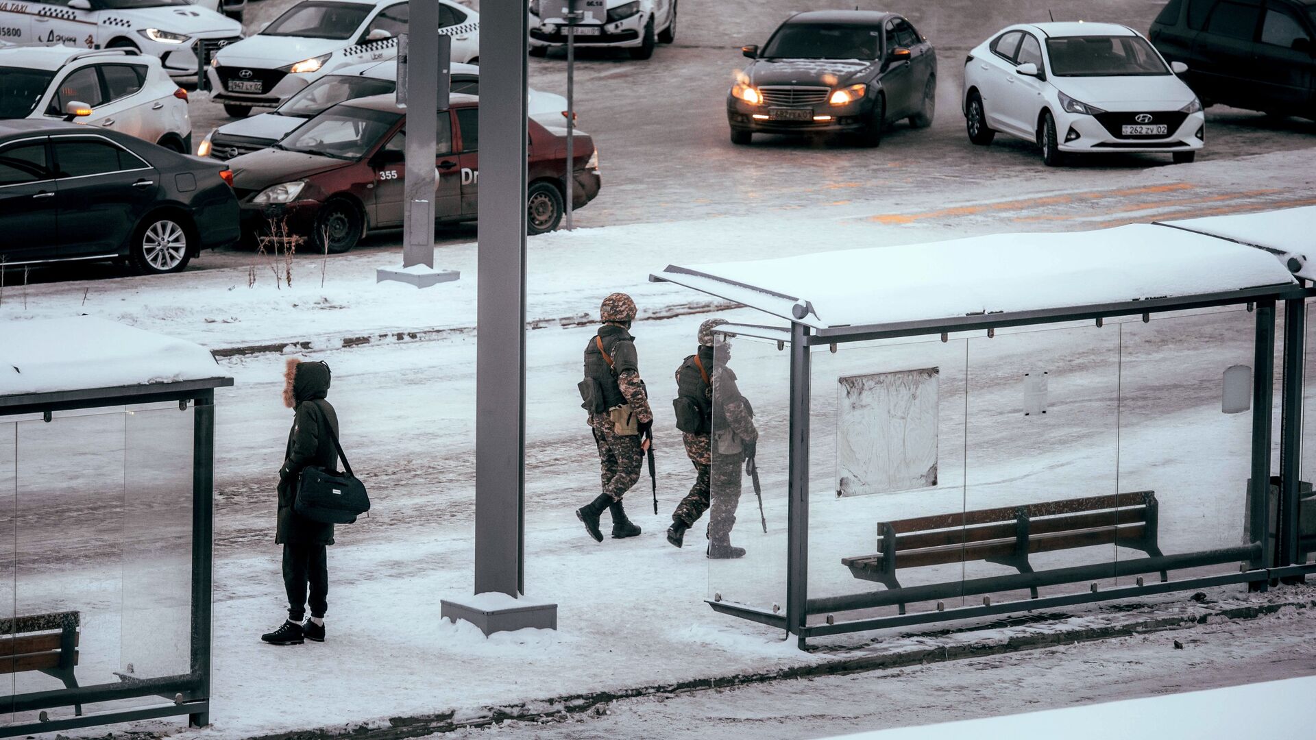 Военнослужащие во время патрулирования на одной из улиц в Нур-Султане - Sputnik Moldova-România, 1920, 08.01.2022