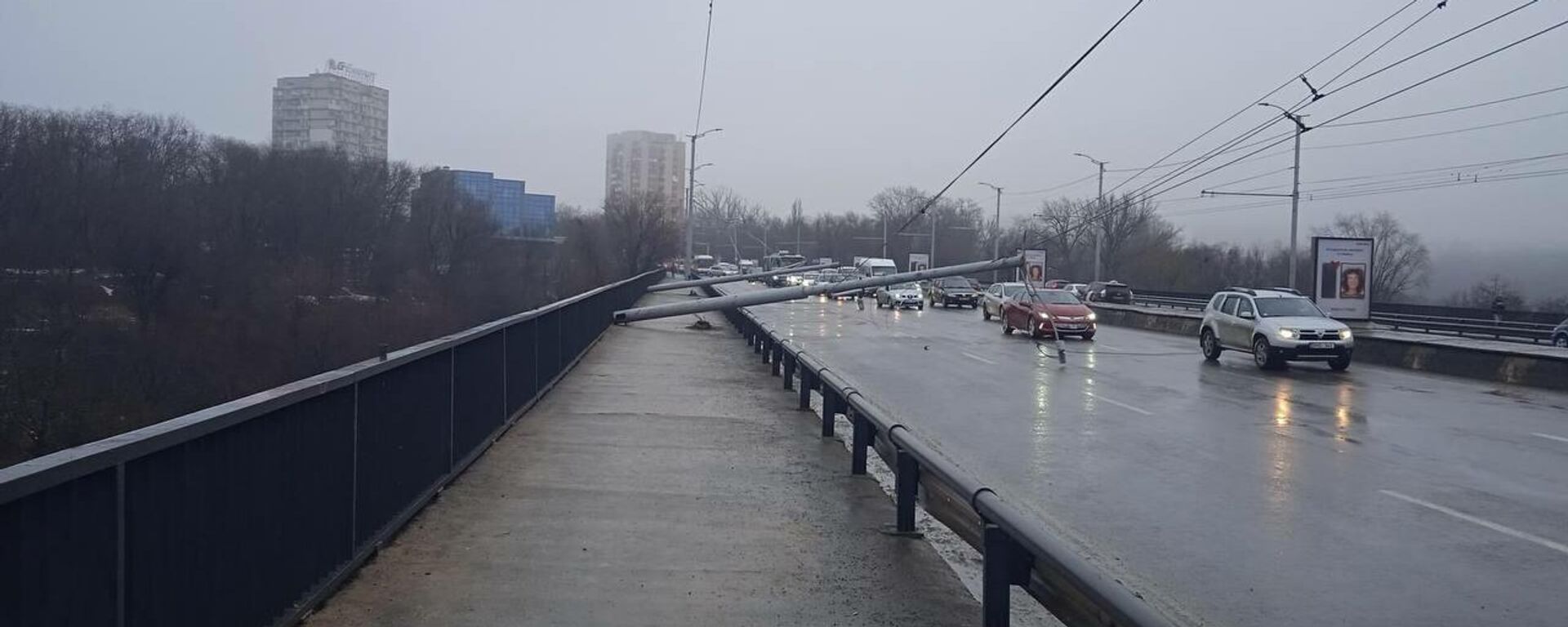 S-au răsturnat pilonii pe Viaduct - Sputnik Moldova, 1920, 09.01.2022