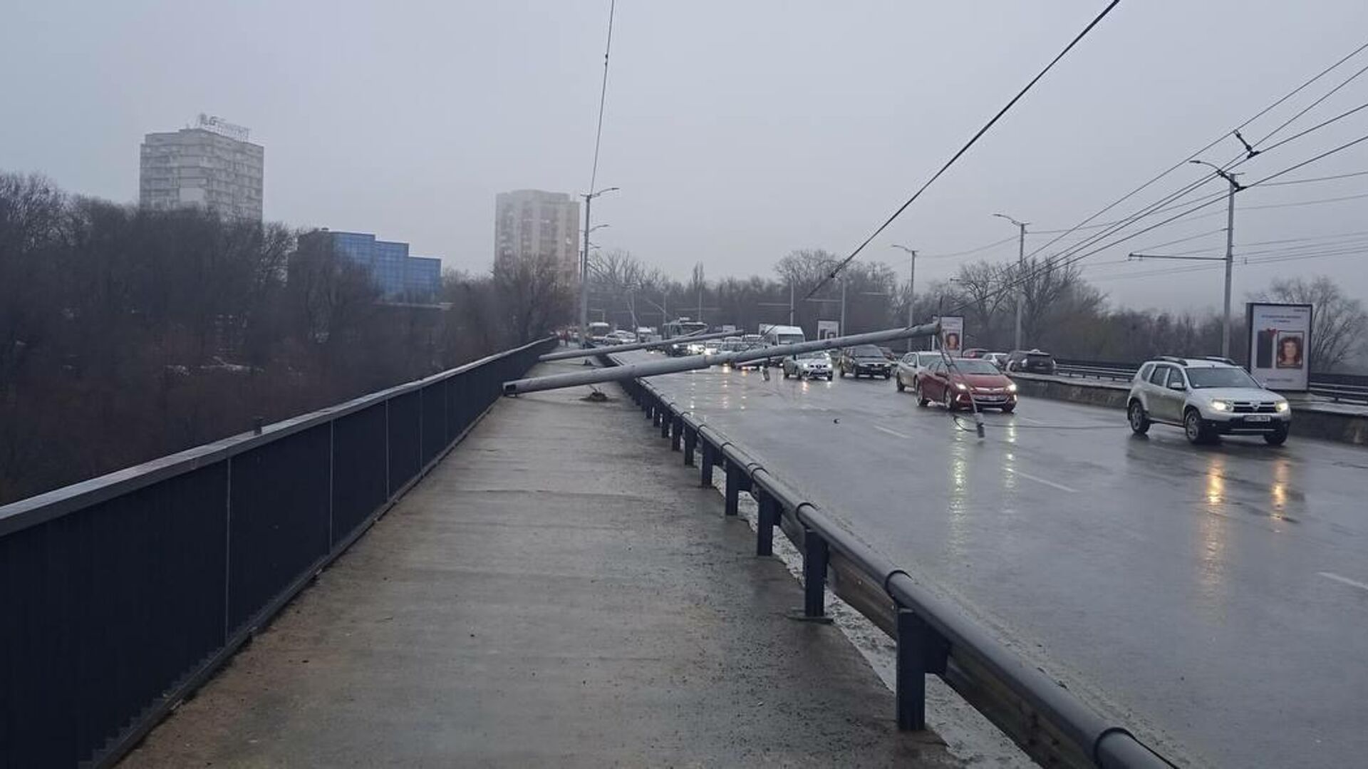 S-au răsturnat pilonii pe Viaduct - Sputnik Moldova, 1920, 09.01.2022
