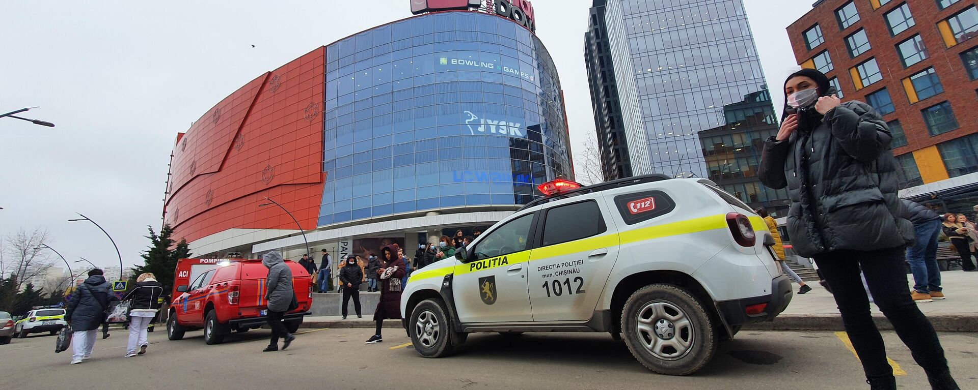 Полиция проверяет торговый центр после сообщения о бомбе в Кишиневе - Sputnik Молдова, 1920, 21.01.2022