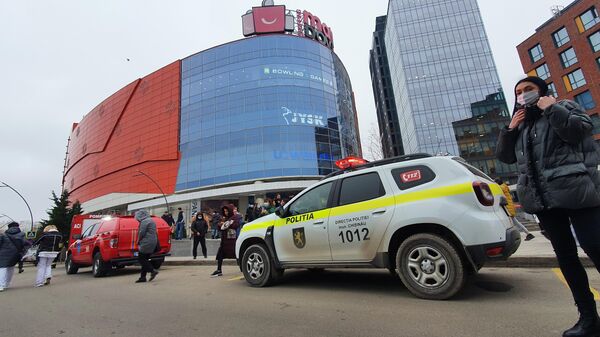 Полиция проверяет торговый центр после сообщения о бомбе в Кишиневе - Sputnik Молдова