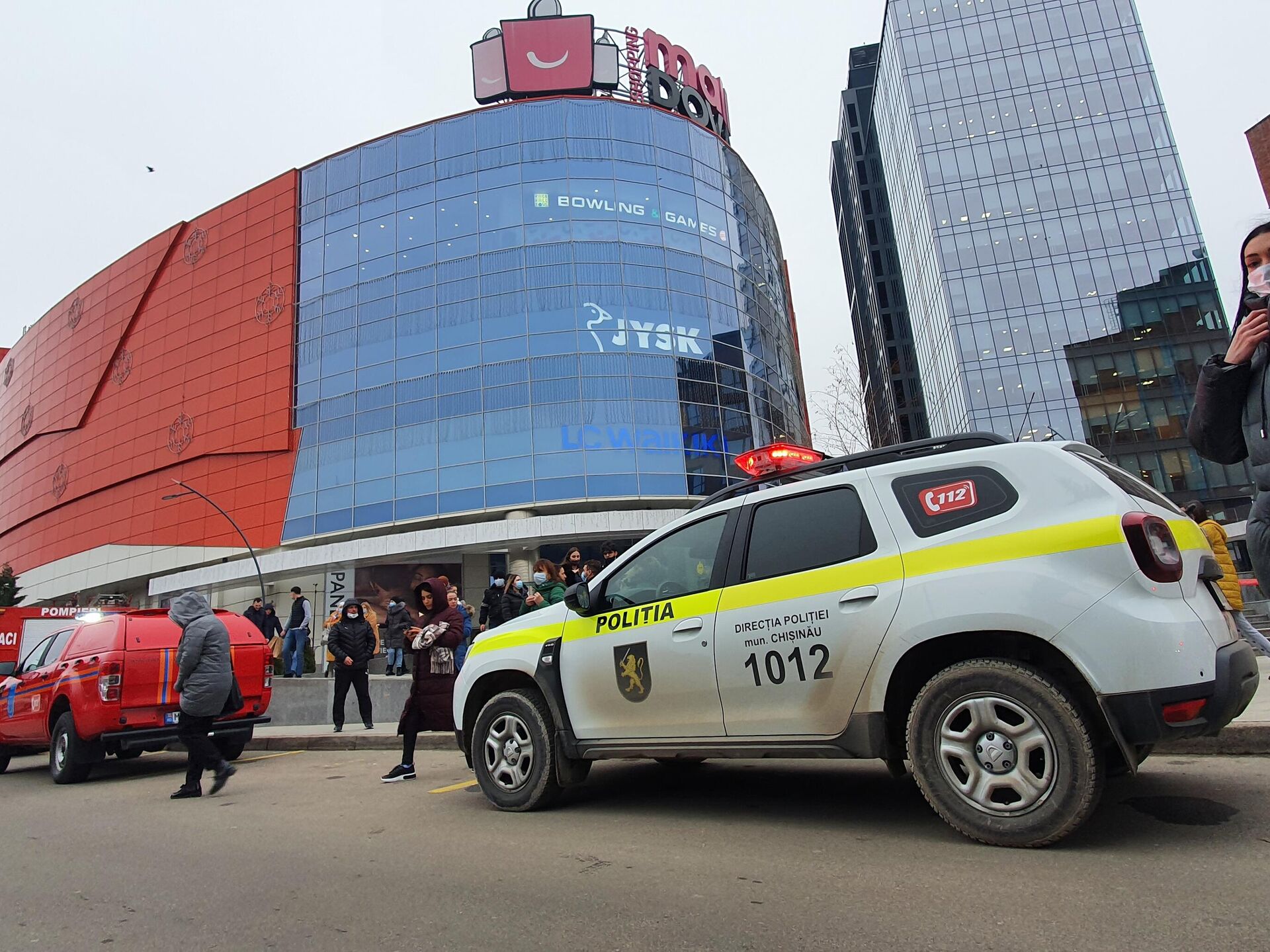 Бомба кишинев. Полиция Молдовы фото. Сообщения о бомбе в Asia Mall оказались ложными.
