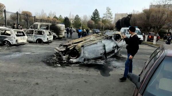 Последствия погромов в Казахстане: в Таразе протестующие сожгли госучреждения  - Sputnik Молдова