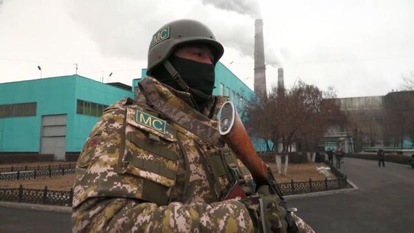 Военнослужащий из состава российского контингента миротворческих сил ОДКБ в Казахстане - Sputnik Moldova