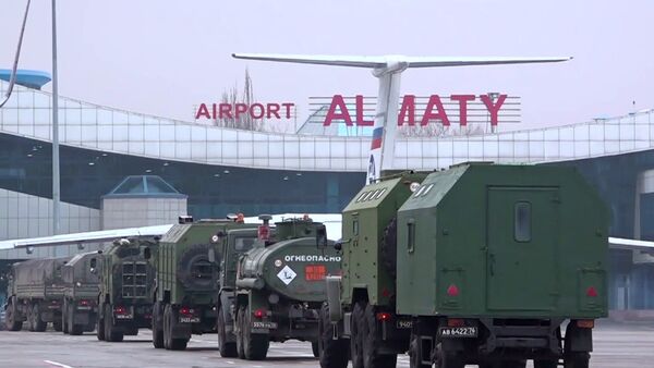 Военная техника российской части миротворческих сил ОДКБ на аэродроме в Алма-Ате - Sputnik Молдова