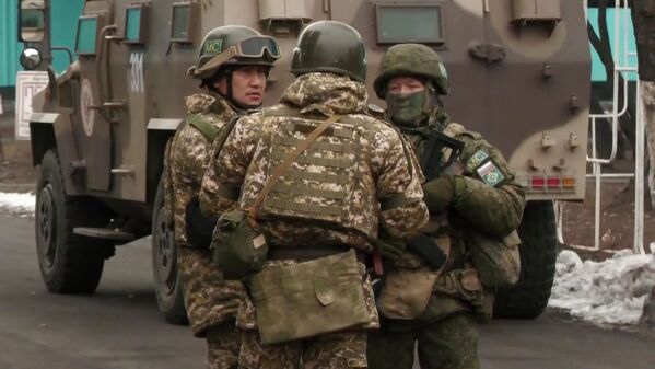 Militari din cadrul forțelor de menținere a păcii ale OTSC. - Sputnik Moldova-România