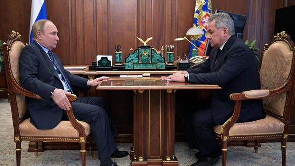 Президент РФ В. Путин и министр обороны РФ С. Шойгу - Sputnik Молдова