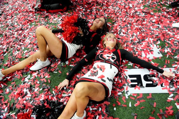 Девушки из группы поддержки Georgia Bulldogs после победы их команды над Alabama Crimson Tide. - Sputnik Молдова
