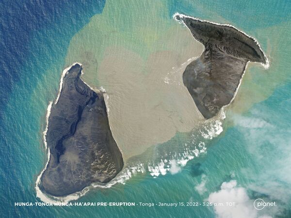 На снимке Planet SkySat виден подводный вулкан Хунга Тонга-Хунга Хаапай за два часа до его мощнейшего извержения. - Sputnik Молдова