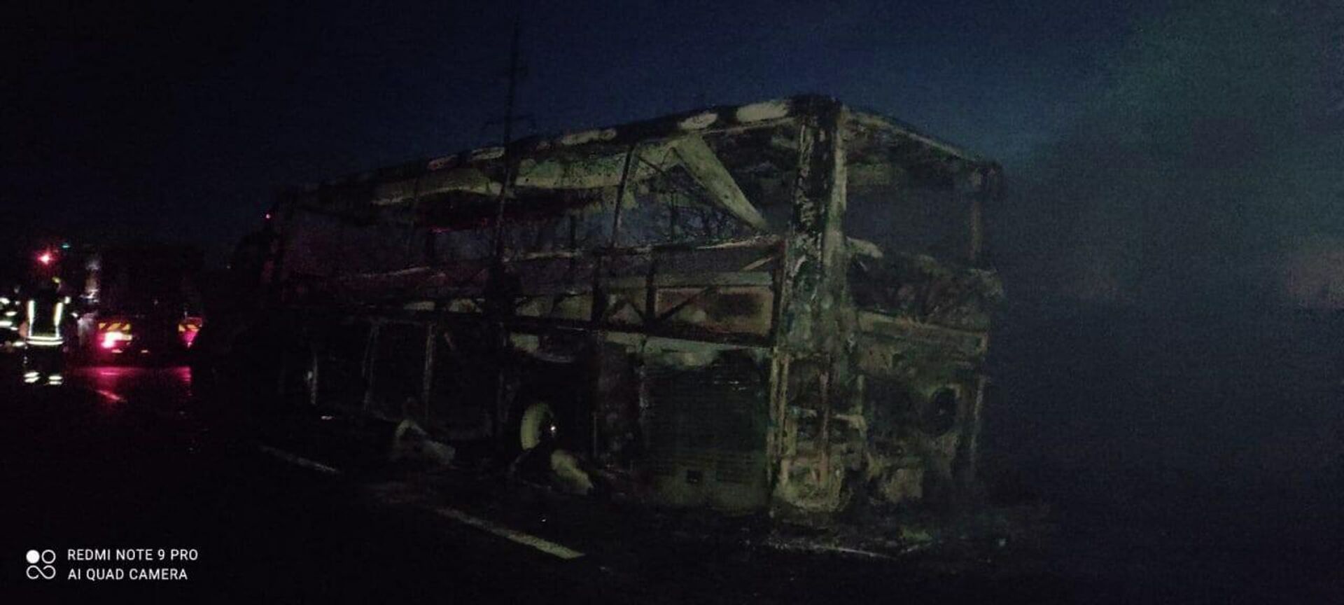 Un autocar a ars în întregime lângă satul Bujor - Sputnik Молдова, 1920, 19.01.2022
