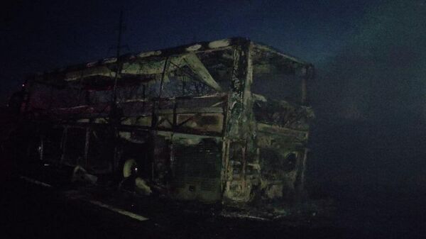 Un autocar a ars în întregime lângă satul Bujor - Sputnik Moldova