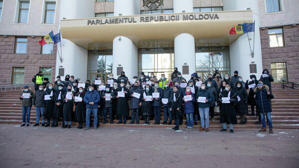 Mai mulți avocați au organizat un protest la Parlament - Sputnik Moldova