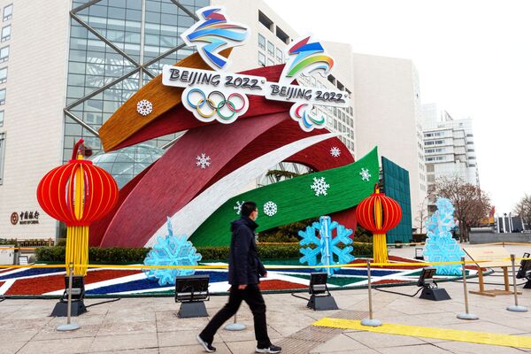 Уличная инсталляция, посвященная предстоящим Зимним Олимпийским играм – 2022 в Пекине. - Sputnik Молдова
