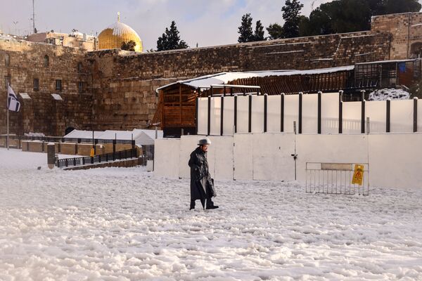 Около Западной стены в Иерусалиме во время снегопада. - Sputnik Молдова