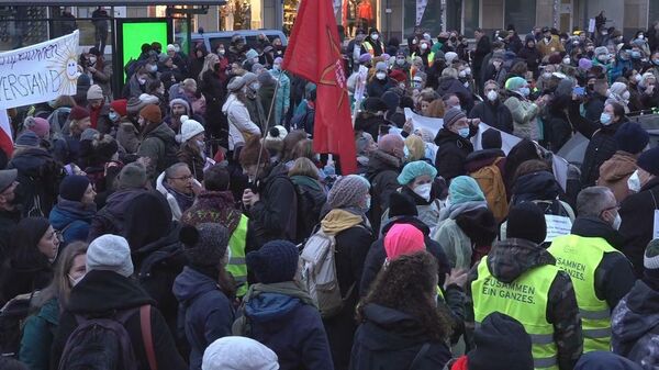 Germany: Hundreds protest mandatory COVID vax for health workers in Berlin - Sputnik Moldova-România