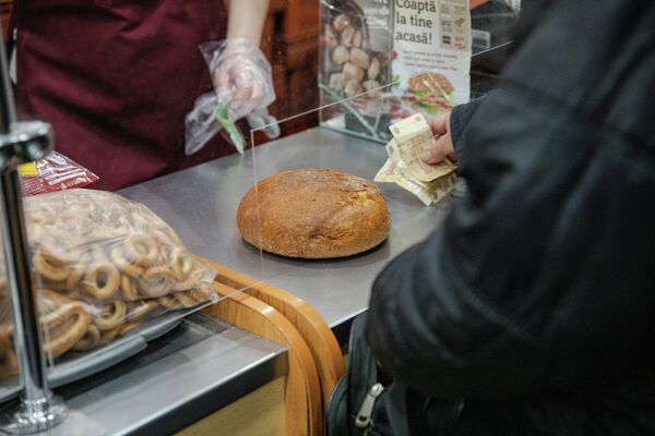 Рост цен на хлебобулочные изделия в Молдове на социальном хлебе пока не отражается. - Sputnik Молдова