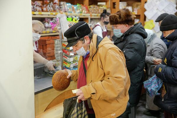 Diferența se resimte mai ales după ce s-a anunțat că cel mai mare combinat de panificație majorează prețul pâinii, cu excepția celui la pâinea socială - Sputnik Moldova
