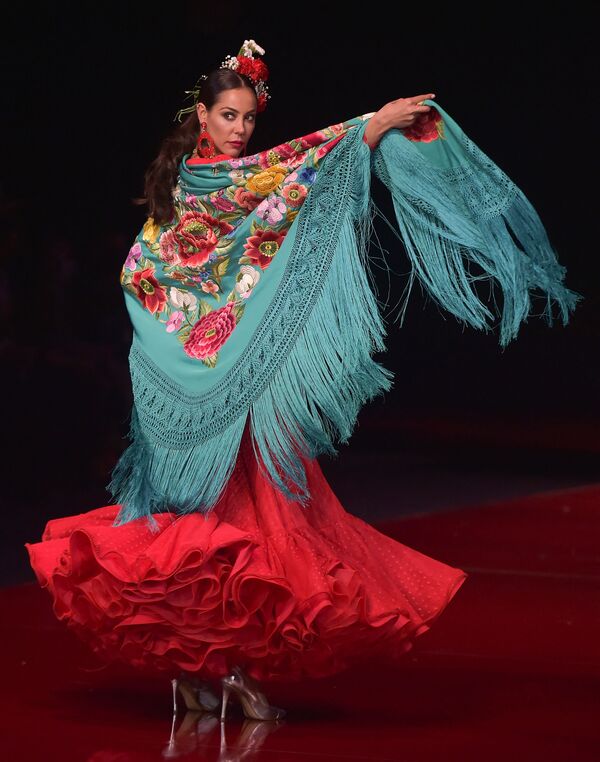 Традиционный образ для танцев фламенко от Sara de Benitez. - Sputnik Молдова