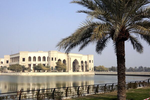 Один из дворцовых комплексов, принадлежавших Саддаму Хусейну, расположенный возле международного аэропорта Багдада. - Sputnik Молдова