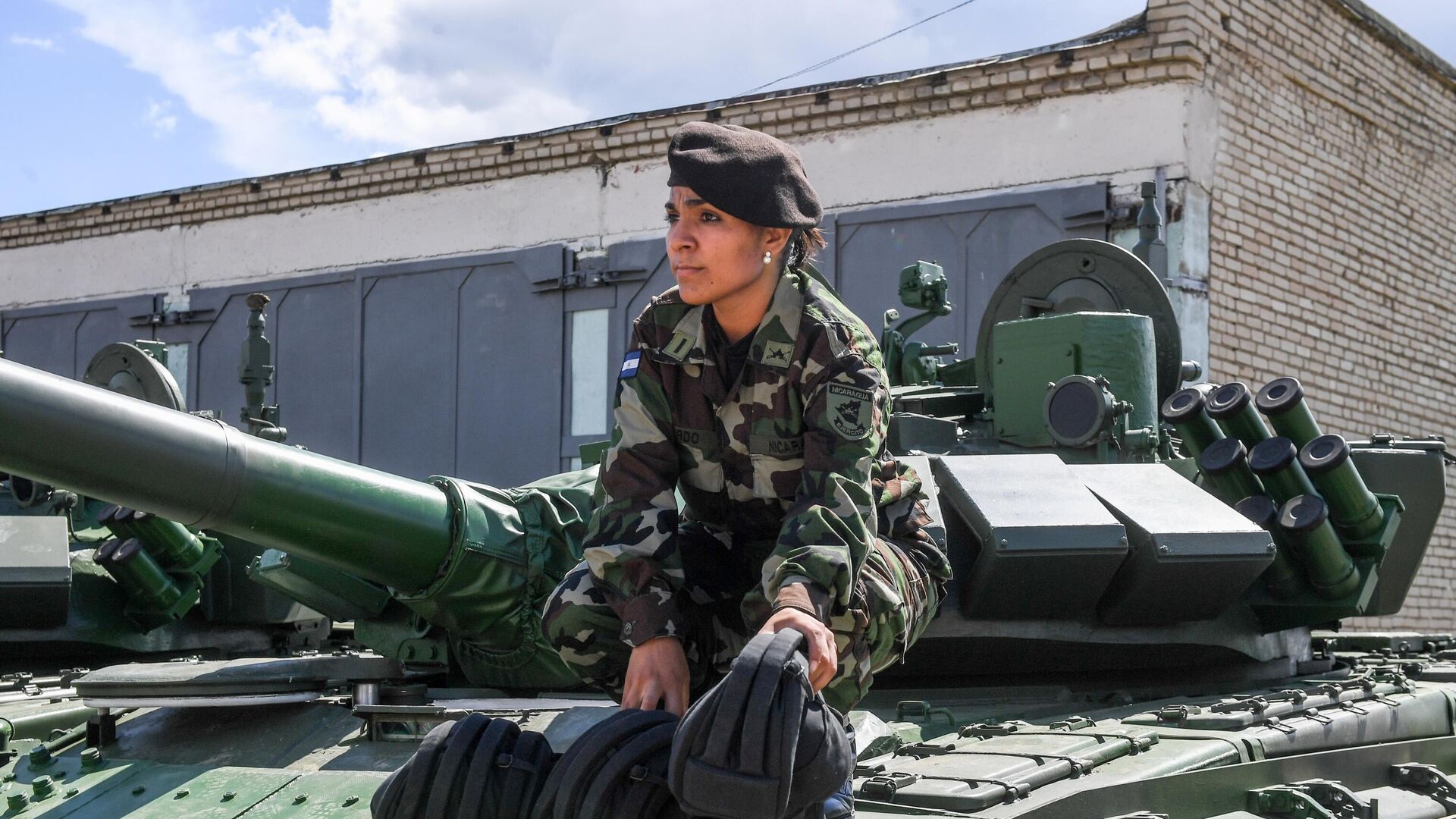 Doamnă care face parte din echipa statului Nicaragua la Concursul Batalionul de Tancuri din cadrul Jocurilor Internaționale ale Armatei 2017 de la Alabino. - Sputnik Moldova, 1920, 05.02.2022
