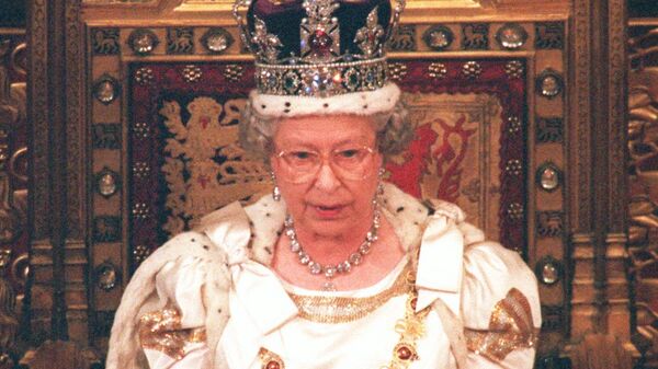 Королева Елизавета II на выступлении перед верхней палатой в Лондоне 23 октября 1996 года - Sputnik Moldova