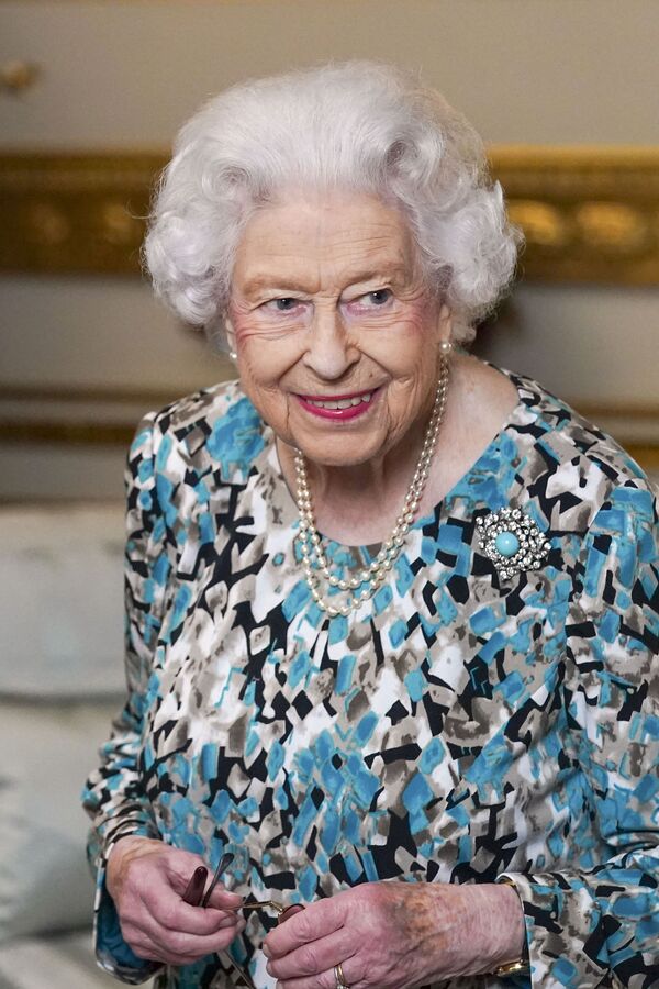 Королева Великобритании Елизавета II в Букингемском дворце в Лондоне, 2021 год. - Sputnik Молдова