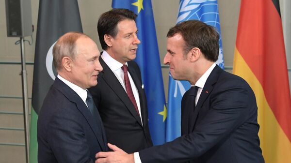 Президент РФ Владимир Путин и президент Франции Эммануэль Макрон - Sputnik Moldova