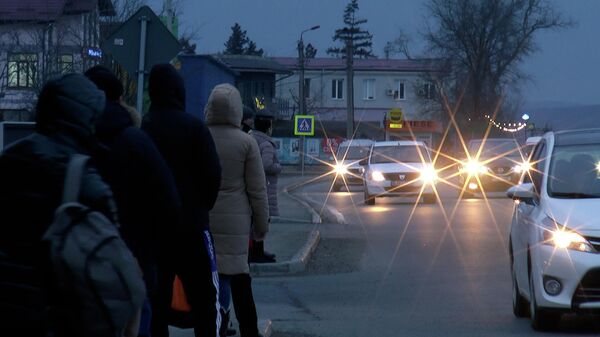 Люди в Молдове ловят попутки пока транспортники бастуют и обещают населению неудобства - Sputnik Молдова