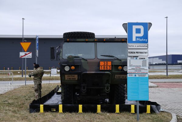 Военная техника США у аэропорта Rzeszow-Jasionka в Польше. - Sputnik Молдова