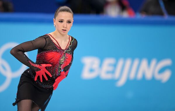 Jocurile Olimpice de la Beijing 2022 - În imagine este surprinsă sportiva Comitetului Olimpic Rus Kamila Valieva în timp ce își desfășura programul în competiția de patinaj artistic feminin  - Sputnik Moldova