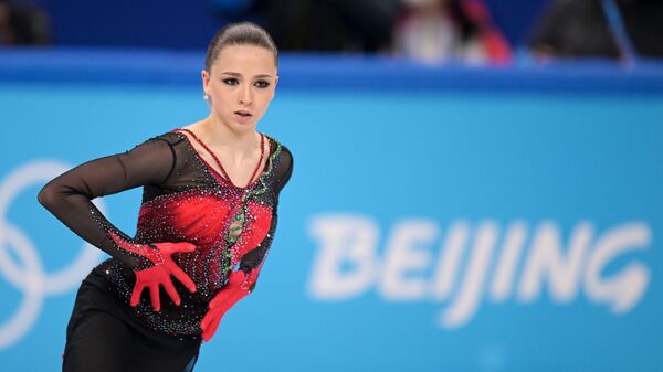 Российская спортсменка Камила Валиева выступает на командных соревнованиях по фигурному катанию на зимних Олимпийских играх в Пекине - Sputnik Moldova-România